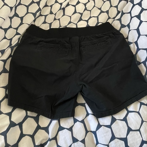 Maternity Shorts in black, size M 8/10. - Picture 2 of 4